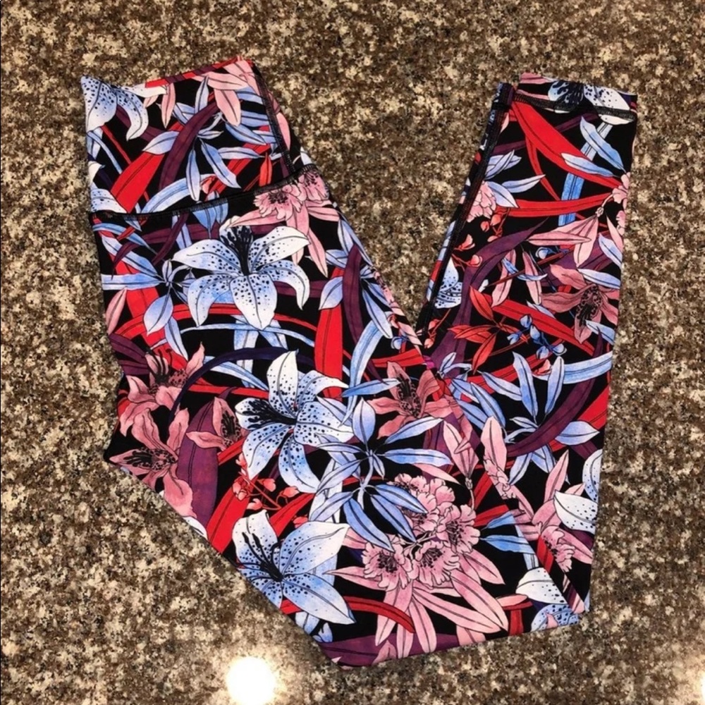 Lululemon Wunder Under 6